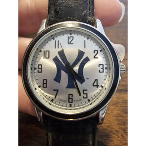 Rare NY Yankees Game Time MLB Series Silver Face All Numbers Unisex Analog Watch